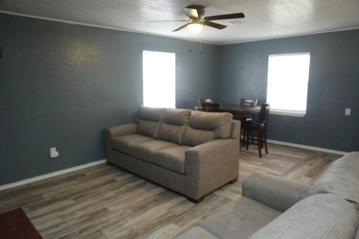 1 Bedroom With A Fireplace Close To Base Lawton Exteriér fotografie