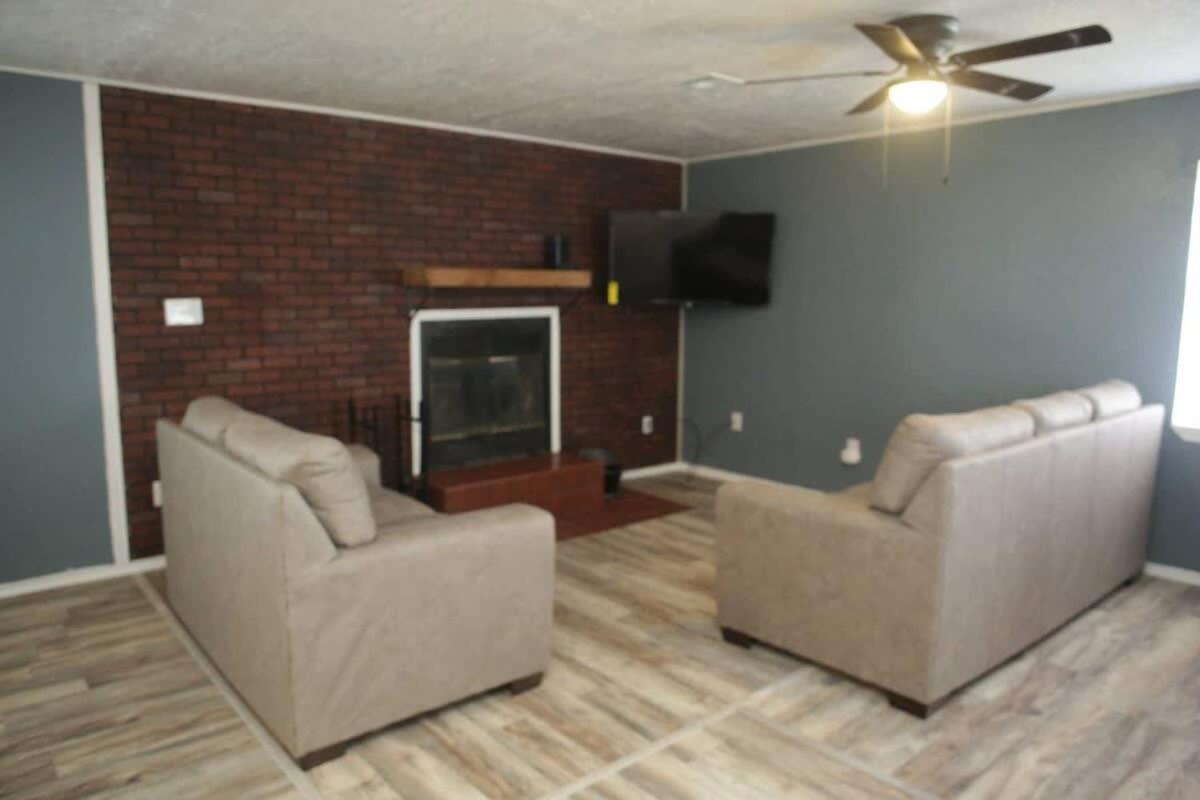 1 Bedroom With A Fireplace Close To Base Lawton Exteriér fotografie